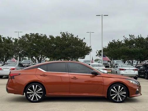 2021 Nissan Altima SR FWD