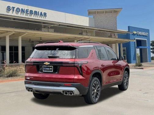 Radiant Red Tintcoat 2026 Chevrolet Traverse LT