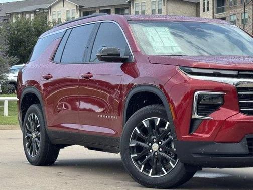 Radiant Red Tintcoat 2026 Chevrolet Traverse LT