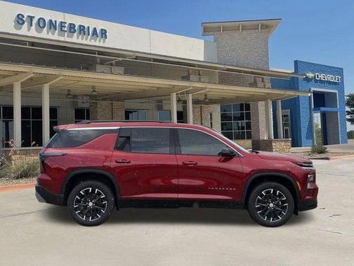 Radiant Red Tintcoat 2026 Chevrolet Traverse LT