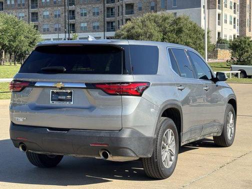 Sterling Gray Metallic 2023 Chevrolet Traverse LS