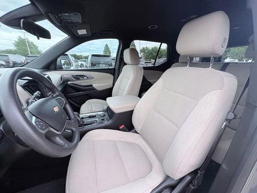 Sterling Gray Metallic 2023 Chevrolet Traverse LS