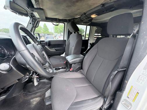 Bright White Clearcoat 2014 Jeep Wrangler Unlimited Sport