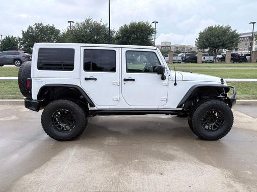 Bright White Clearcoat 2014 Jeep Wrangler Unlimited Sport