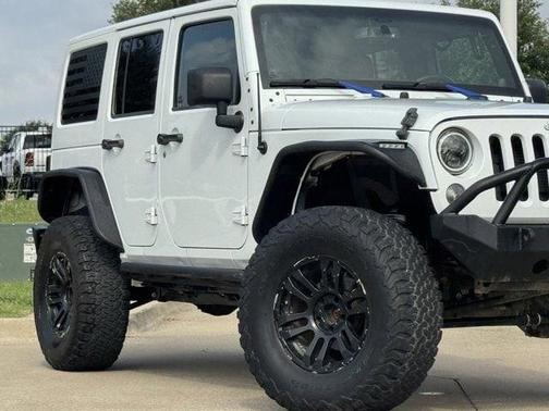 Bright White Clearcoat 2014 Jeep Wrangler Unlimited Sport