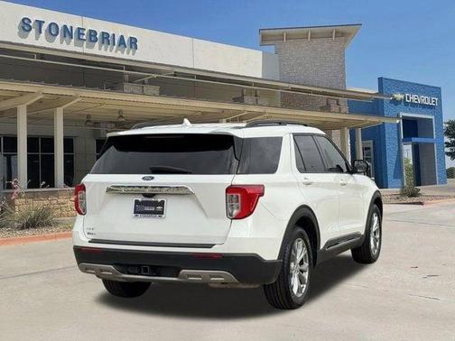 Star White Metallic Tri-Coat 2022 Ford Explorer XLT