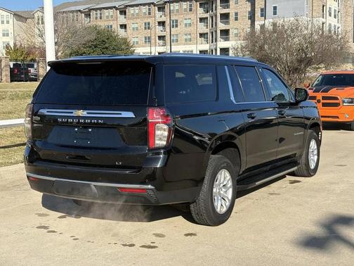 2024 Chevrolet Suburban LT