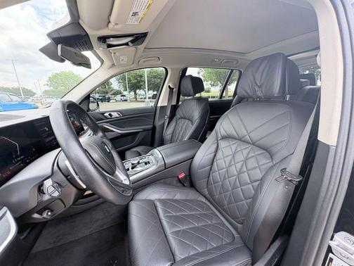 2025 BMW X7 xDrive40i