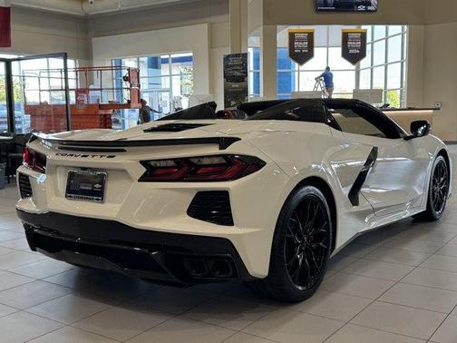 Arctic White 2027 Chevrolet Corvette Stingray w/2LT