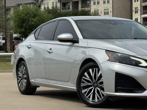 Brilliant Silver Metallic 2024 Nissan Altima 2.5 SV