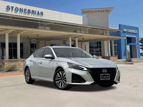 Brilliant Silver Metallic 2024 Nissan Altima 2.5 SV