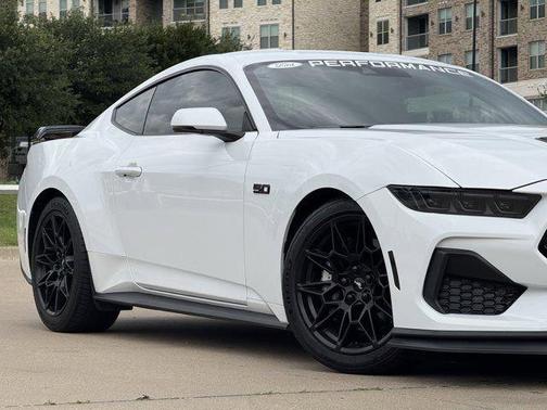 Oxford White 2025 Ford Mustang GT Premium