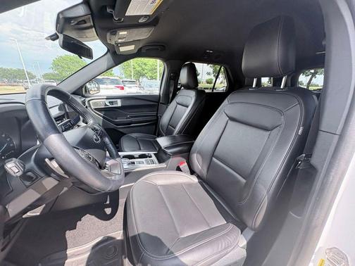 Oxford White 2020 Ford Explorer XLT