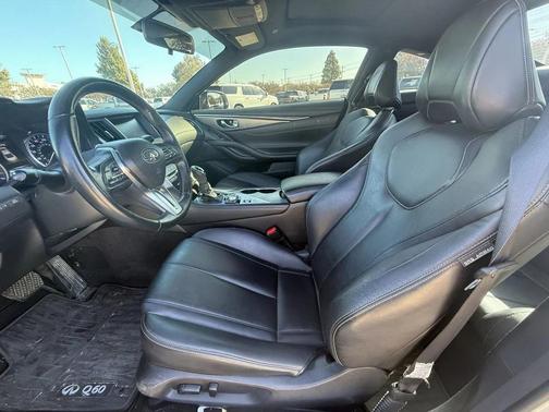 2017 INFINITI Q60 2.0T