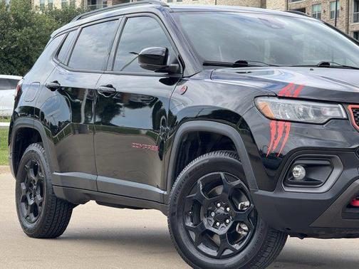 Diamond Black Crystal Pearlcoat 2023 Jeep Compass Trailhawk