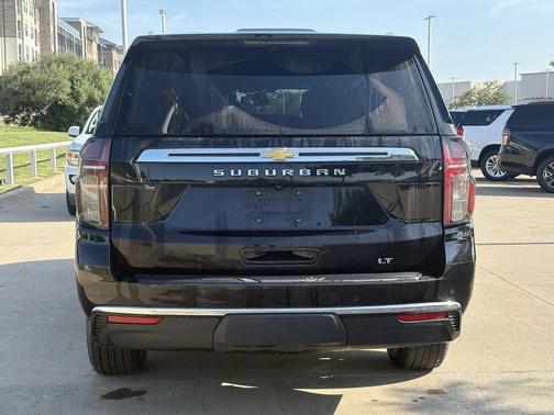 2023 Chevrolet Suburban LT