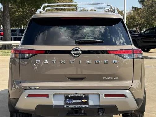2024 Nissan Pathfinder Platinum FWD