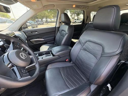 2024 Nissan Pathfinder Platinum FWD