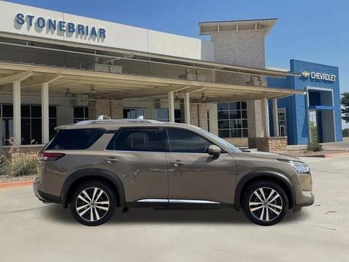 2024 Nissan Pathfinder Platinum FWD