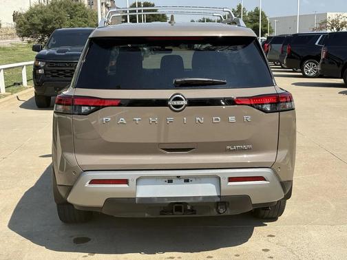 2024 Nissan Pathfinder Platinum FWD