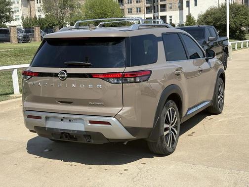 2024 Nissan Pathfinder Platinum FWD