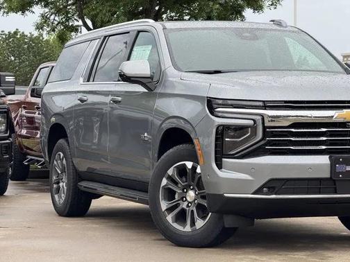 2025 Chevrolet Suburban LT