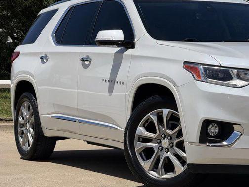 Iridescent Pearl Tricoat 2019 Chevrolet Traverse Premier