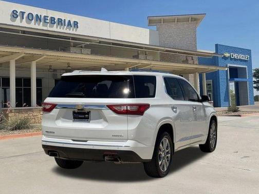 Iridescent Pearl Tricoat 2019 Chevrolet Traverse Premier