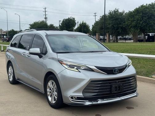 Predawn Gray Mica 2023 Toyota Sienna Platinum