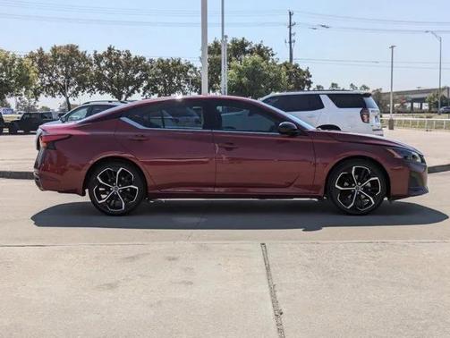 2023 Nissan Altima SR FWD