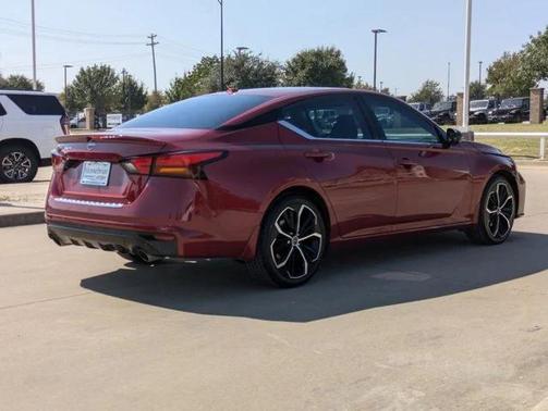 2023 Nissan Altima SR FWD