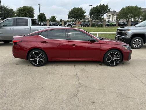 2023 Nissan Altima SR FWD