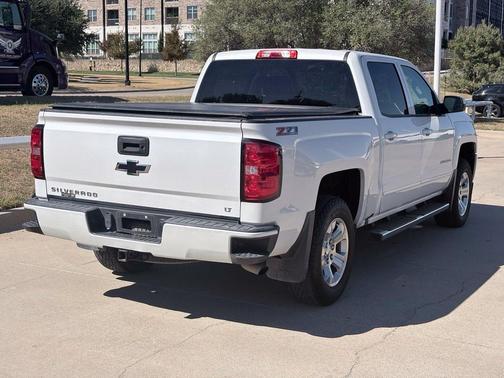Iridescent Pearl Tricoat 2017 Chevrolet Silverado 1500 2LT