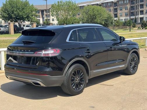 Infinite Black Metallic Clearcoat 2022 Lincoln Nautilus Standard