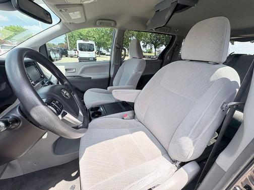 Predawn Gray Mica 2019 Toyota Sienna LE