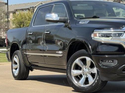 Diamond Black Crystal Pearlcoat 2021 RAM 1500 Limited