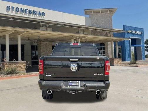 Diamond Black Crystal Pearlcoat 2021 RAM 1500 Limited