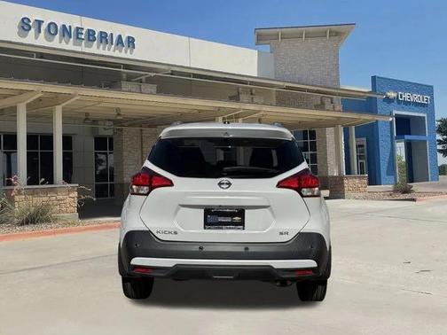 2020 Nissan Kicks SR