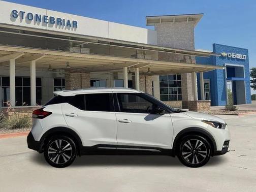 2020 Nissan Kicks SR