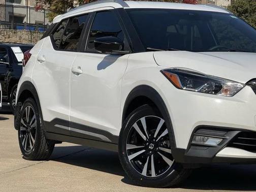 2020 Nissan Kicks SR