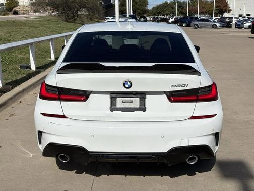 2019 BMW 330 i