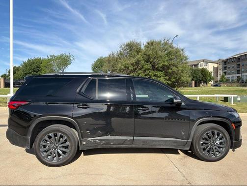 Mosaic Black Metallic 2023 Chevrolet Traverse RS