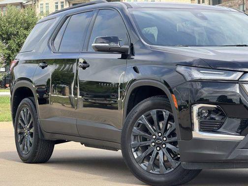 Mosaic Black Metallic 2023 Chevrolet Traverse RS