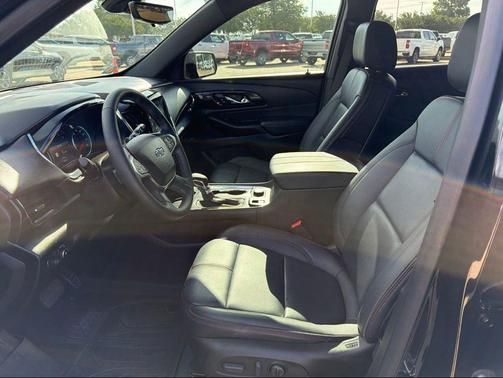 Mosaic Black Metallic 2023 Chevrolet Traverse RS
