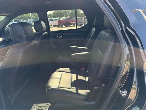 Mosaic Black Metallic 2023 Chevrolet Traverse RS