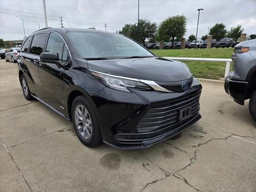 2021 Toyota Sienna LE