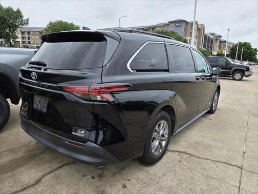 2021 Toyota Sienna LE