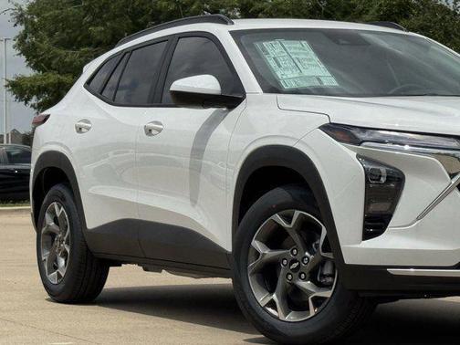 Summit White 2026 Chevrolet Trax LT