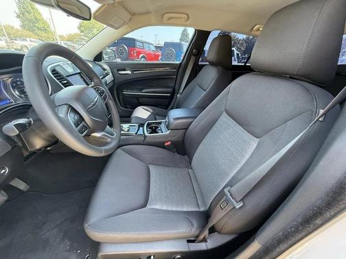 2023 Chrysler 300 Touring