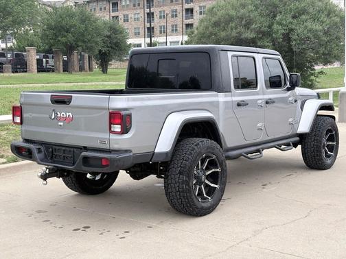 Billet Silver Metallic Clearcoat 2020 Jeep Gladiator Overland
